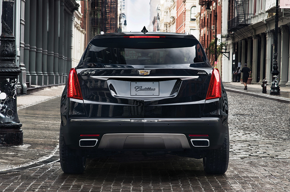 2017-cadillac-xt5-rear