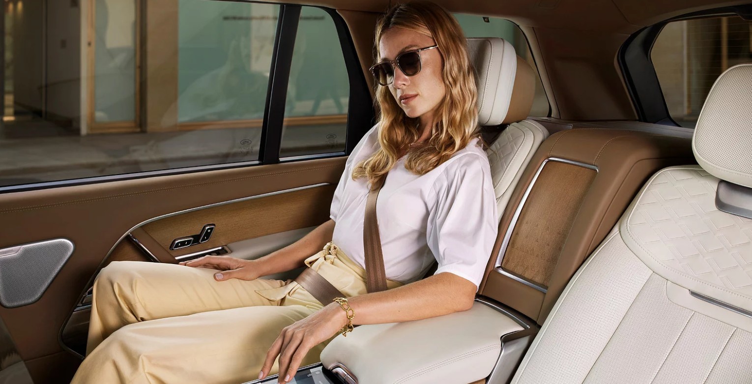 2025 Range Rover PHEV Whisper Ride